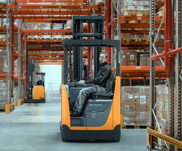 xe nang cho nganh logistic