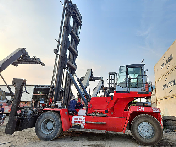 reacchstacker cu nhap khau
